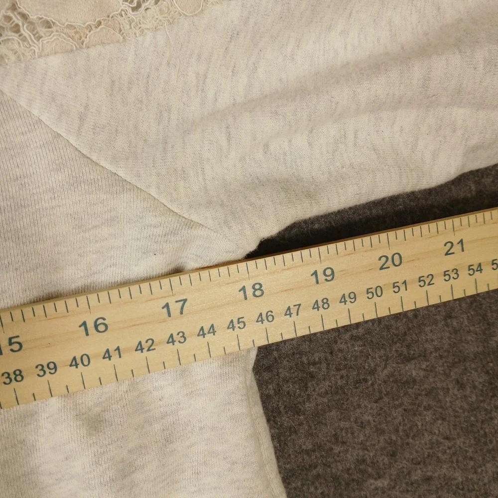 Doe & Rae Sweatshirt Womens Medium Oatmeal Lace Shoulder Detail Pullover